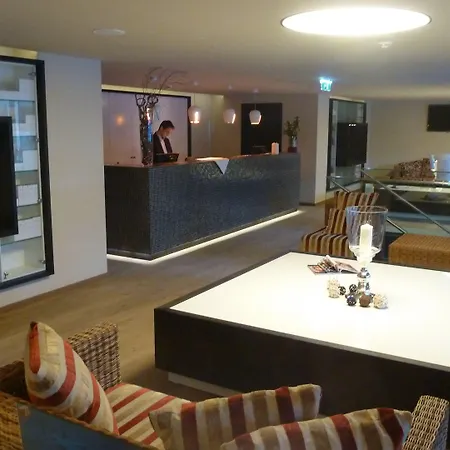 Falkensteiner Family Sonnenalpe Отель Зонненальпе-Насфельд