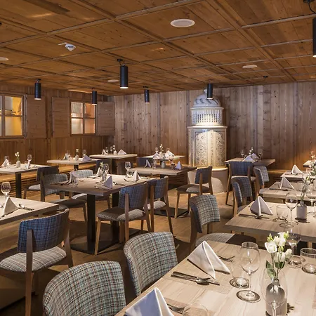 Отель Falkensteiner Family Sonnenalpe Зонненальпе-Насфельд