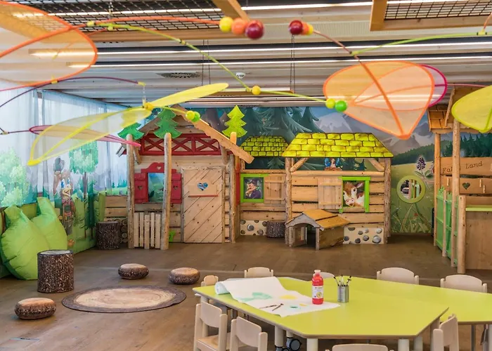 Отель Falkensteiner Family Sonnenalpe Зонненальпе-Насфельд